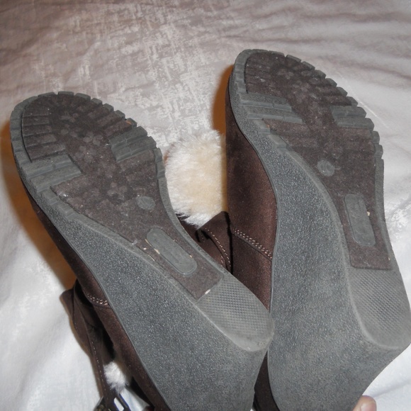 AMERICAN EAGLE BROWN SUEDE BOOTS 10 WOMENS SHOES - Picture 3 of 5